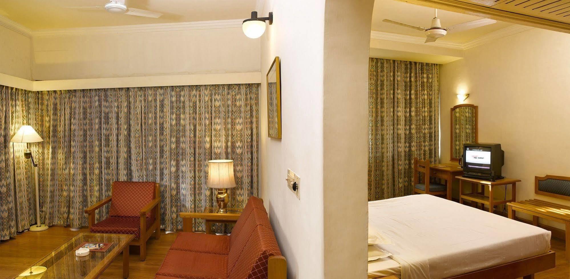 โรงแรมอาบัด ฟอร์ต Kochi ภายนอก รูปภาพ